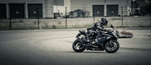 Protektory motocyklowe en 1621. Bezpieczna jazda na motocyklu.